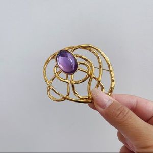 Gold Tone Hammered Metal Faux Purple Cabochon Statement Brooch Vtg